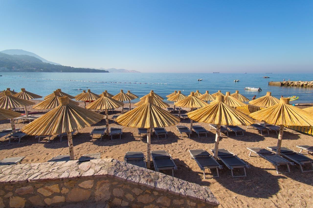 Sato Conference And Spa Hotel Sutomore Bagian luar foto