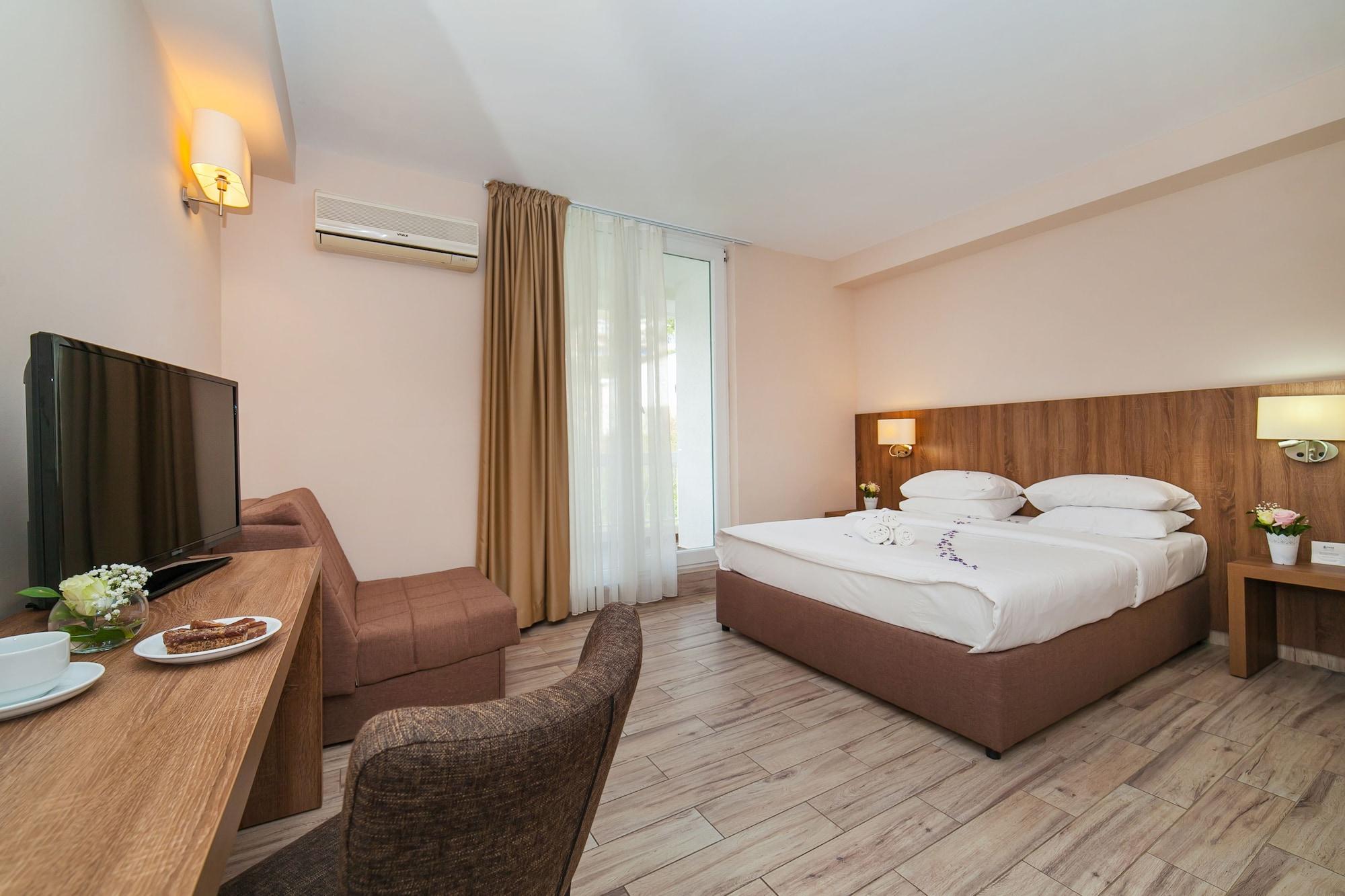 Sato Conference And Spa Hotel Sutomore Bagian luar foto