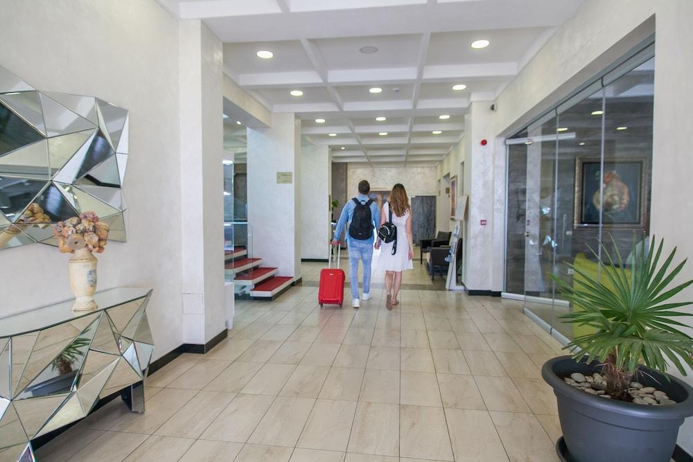 Sato Conference And Spa Hotel Sutomore Bagian luar foto